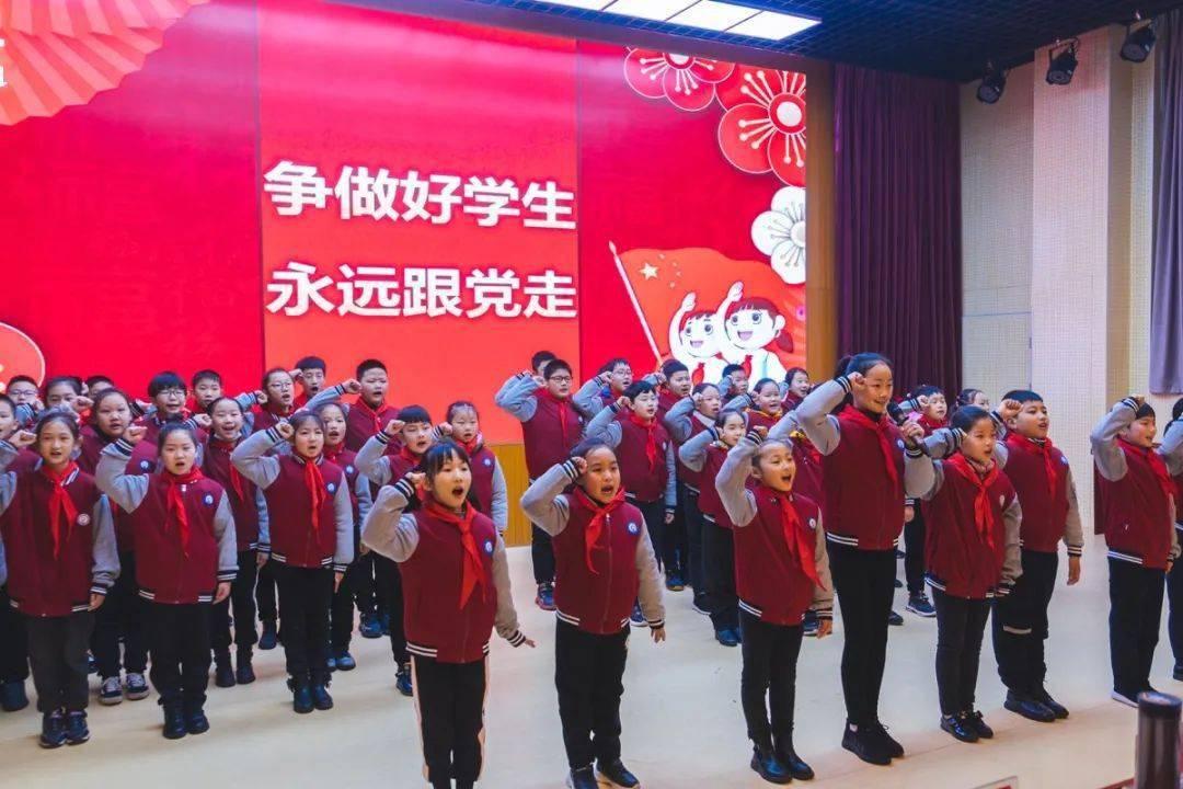名侦探柯南681片尾曲中变小得女孩是谁游戏画面